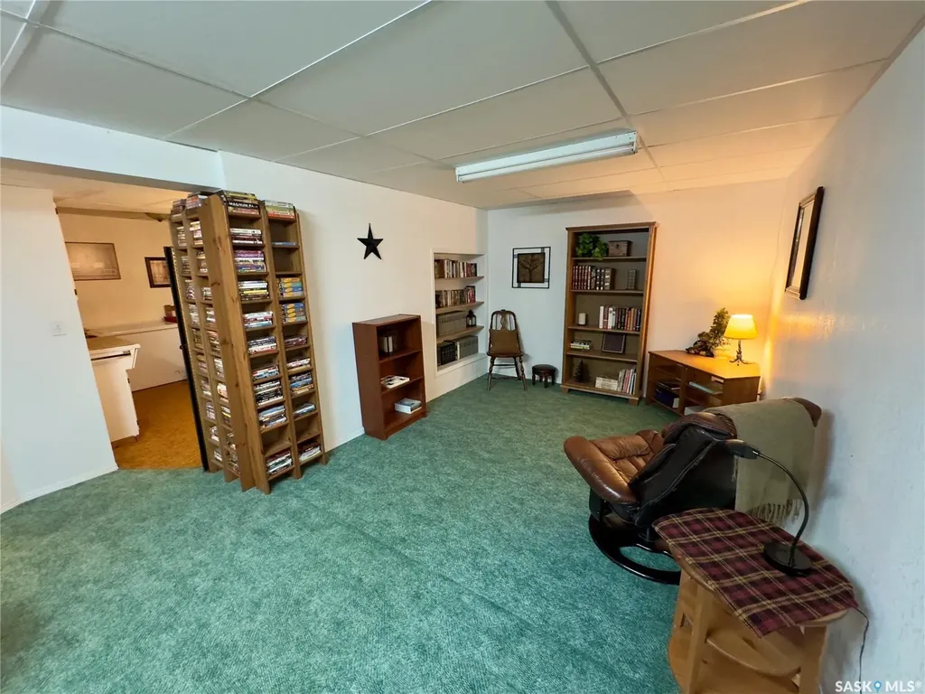 118 Cedar Avenue N Eastend SK S0N 0T0