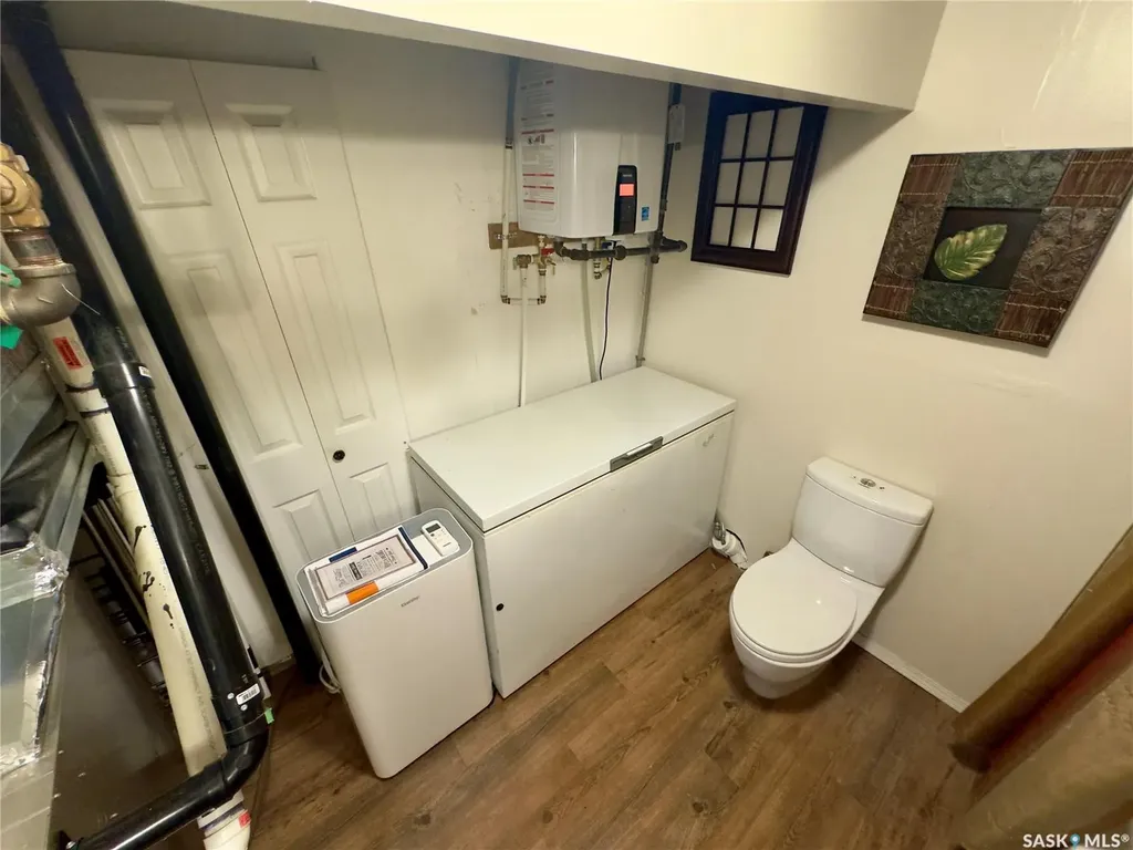 118 Cedar Avenue N Eastend SK S0N 0T0