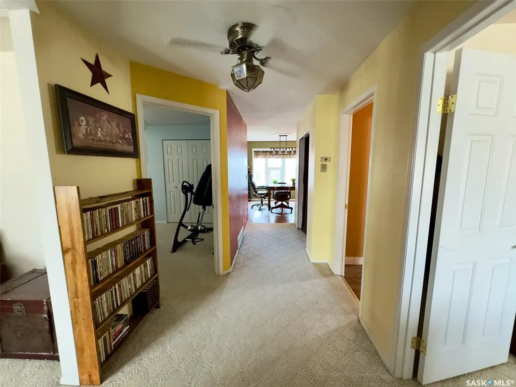 118 Cedar Avenue N Eastend SK S0N 0T0