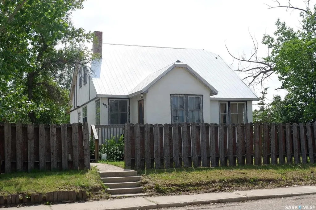401 6th Avenue W Assiniboia SK S0H 0B0