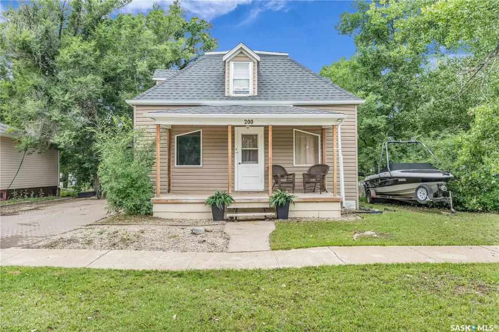 200 3rd Avenue W Gravelbourg SK S0H 1X0