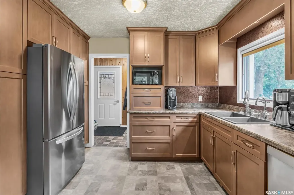 200 3rd Avenue W Gravelbourg SK S0H 1X0