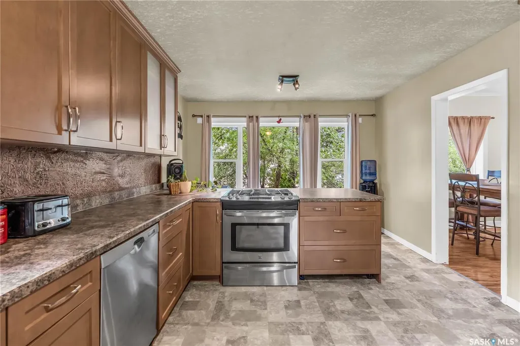 200 3rd Avenue W Gravelbourg SK S0H 1X0