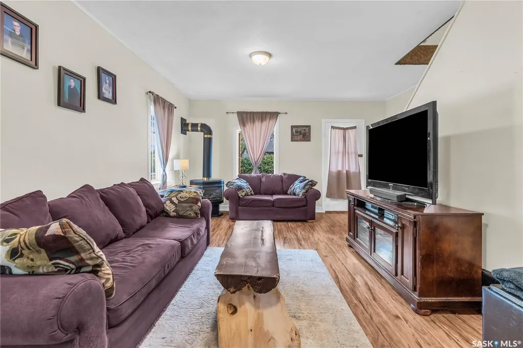 200 3rd Avenue W Gravelbourg SK S0H 1X0