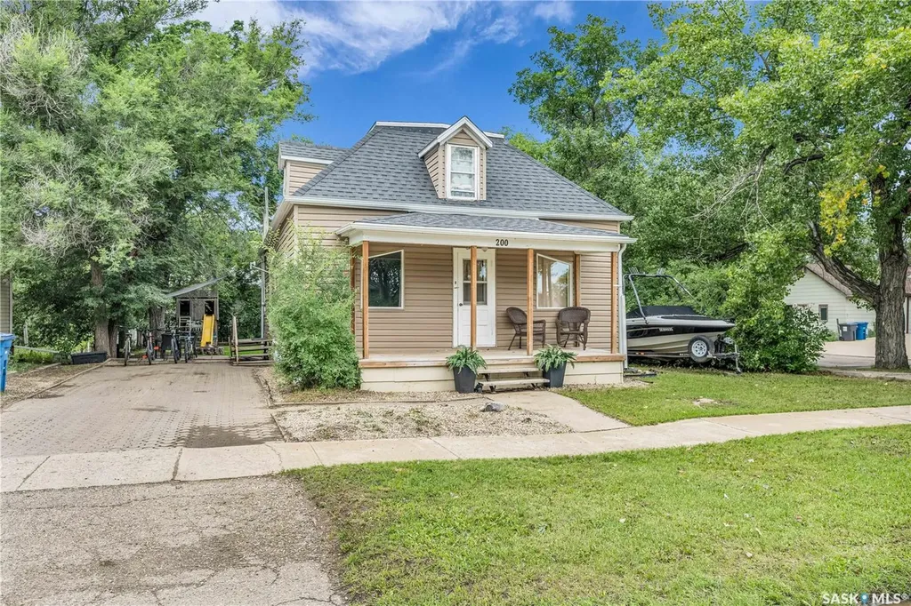 200 3rd Avenue W Gravelbourg SK S0H 1X0