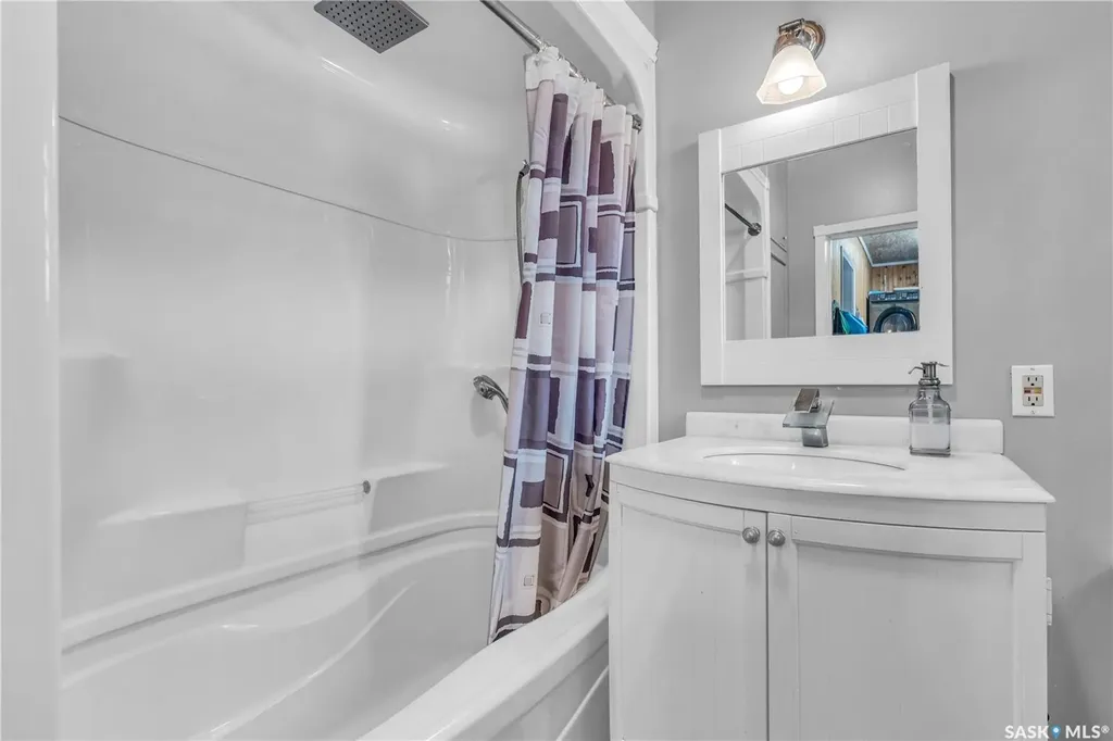 200 3rd Avenue W Gravelbourg SK S0H 1X0