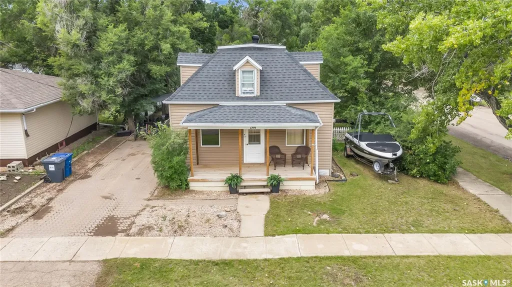 200 3rd Avenue W Gravelbourg SK S0H 1X0