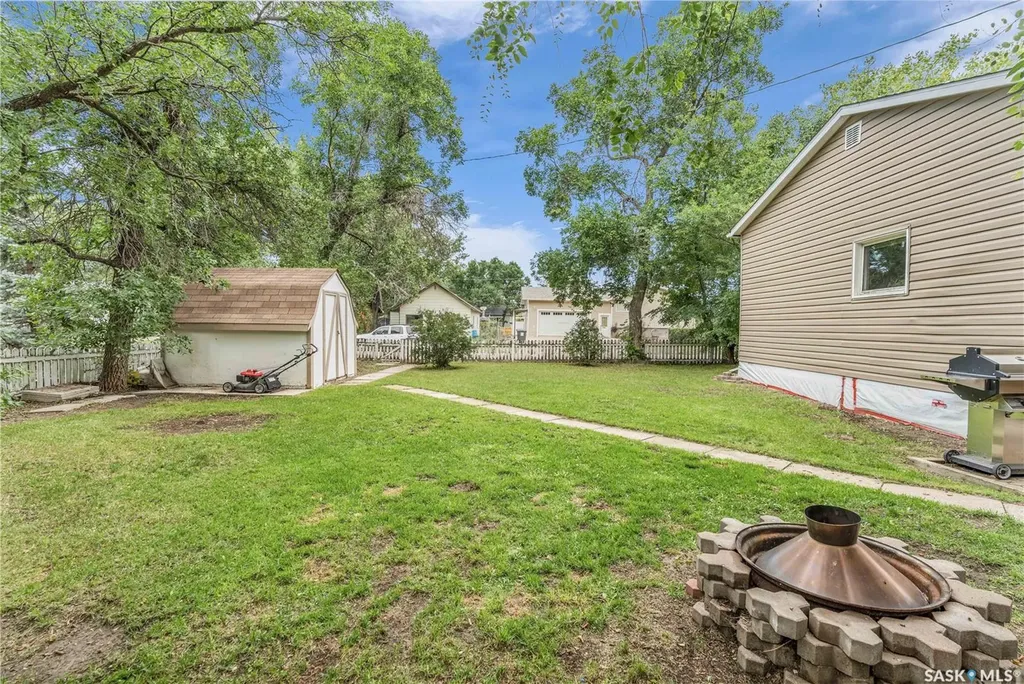 200 3rd Avenue W Gravelbourg SK S0H 1X0