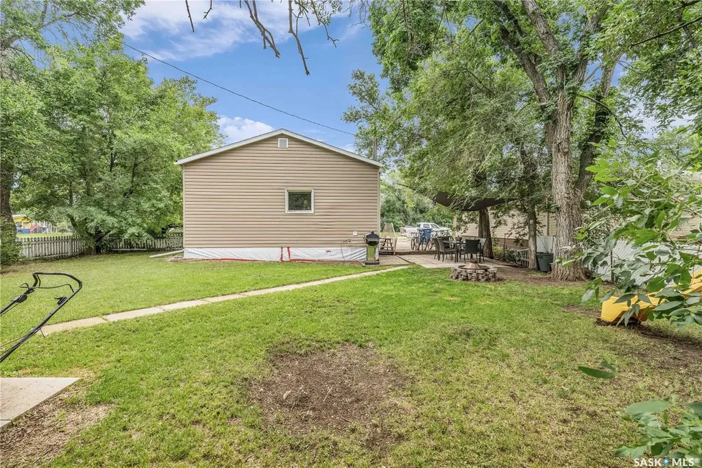 200 3rd Avenue W Gravelbourg SK S0H 1X0