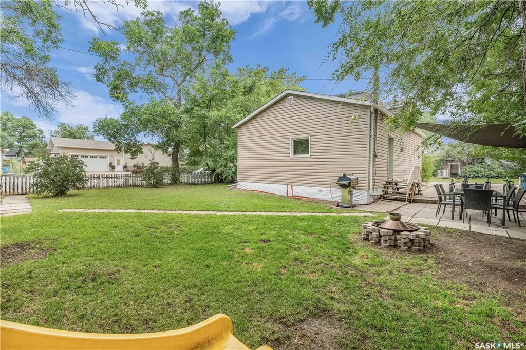 200 3rd Avenue W Gravelbourg SK S0H 1X0