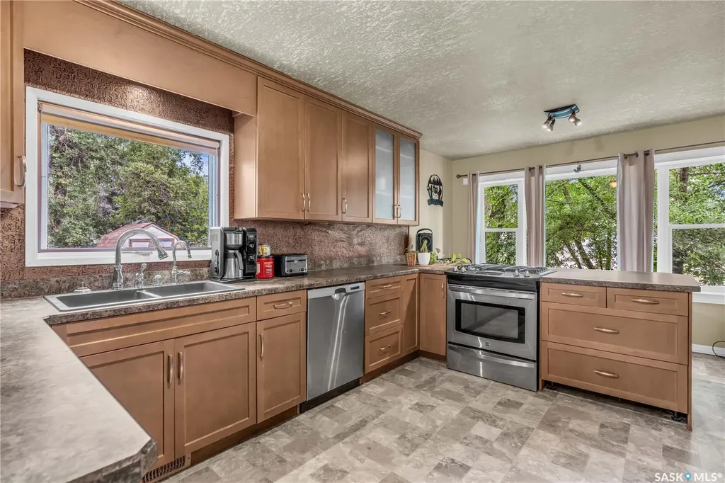 200 3rd Avenue W Gravelbourg SK S0H 1X0