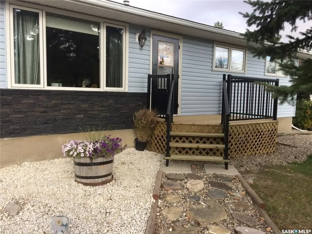 836 Peters Avenue Oxbow SK S0C 2B0