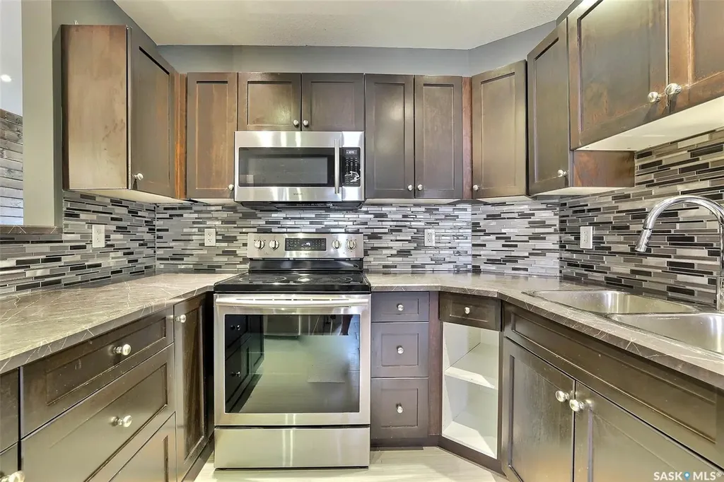 2248 Halifax Street Regina SK S4P 1V2