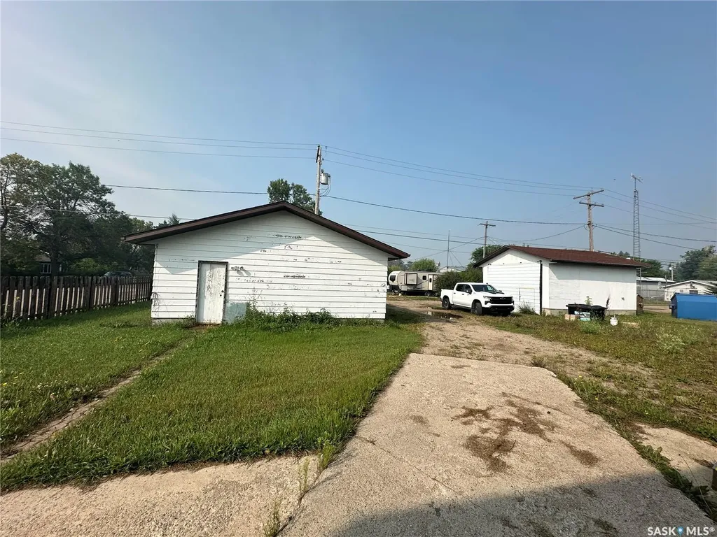 331 Railway Avenue Bredenbury SK S0A 0H0