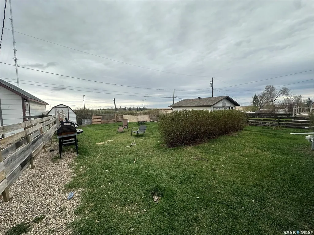 102 9th Avenue SE Weyburn SK S4H 1Z7