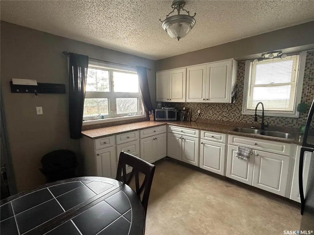 102 9th Avenue SE Weyburn SK S4H 1Z7