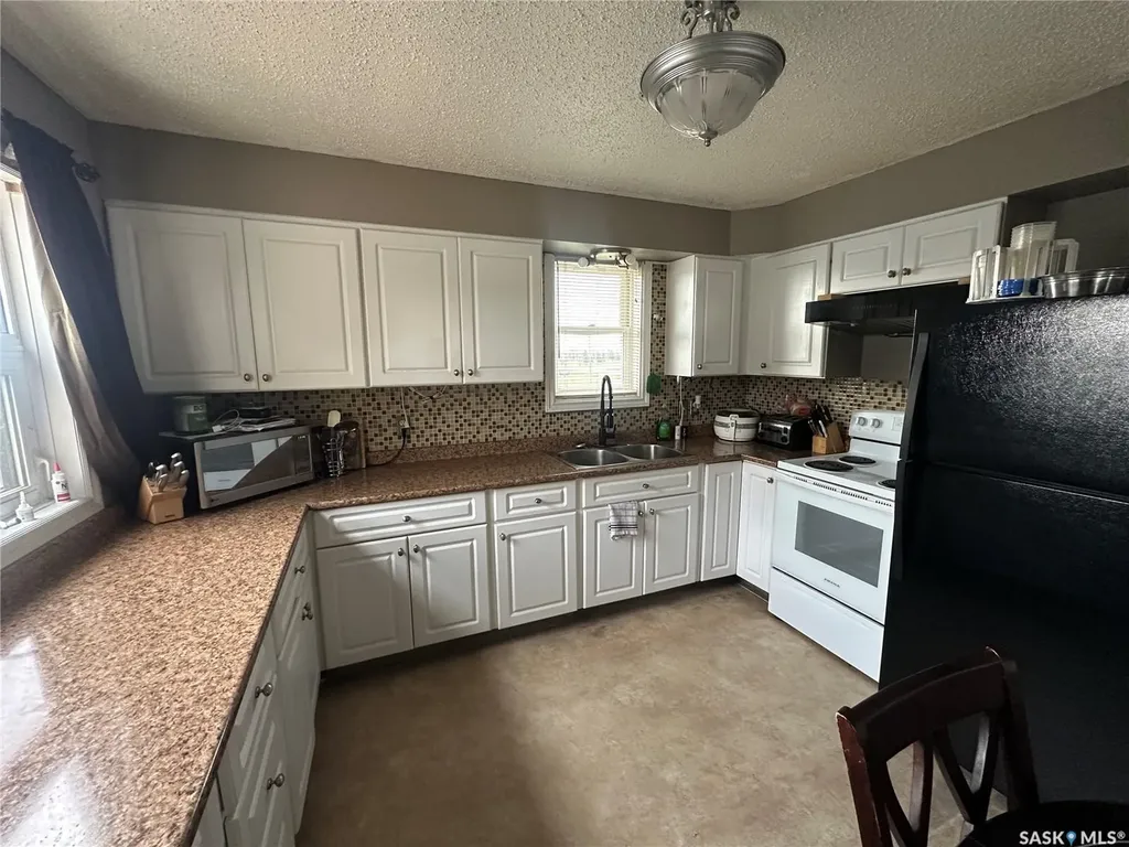102 9th Avenue SE Weyburn SK S4H 1Z7