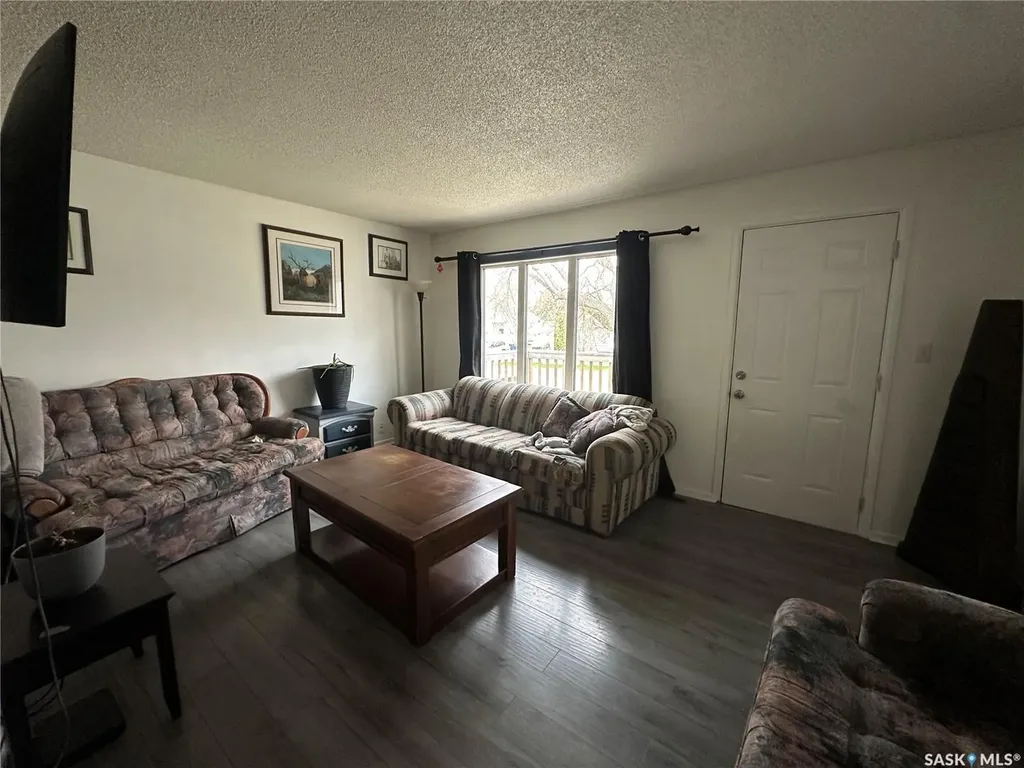 102 9th Avenue SE Weyburn SK S4H 1Z7