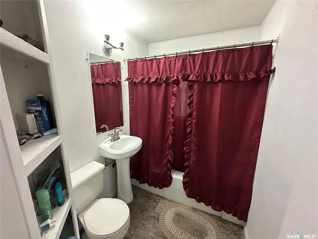 102 9th Avenue SE Weyburn SK S4H 1Z7