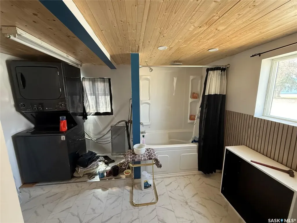 233 Central Avenue Montmartre SK S0G 3M0