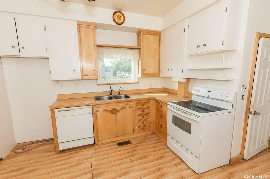 545 Alberta Avenue Kerrobert SK S0L 1R0