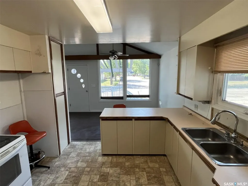301 7th Avenue W Rosetown SK S0L 2V0