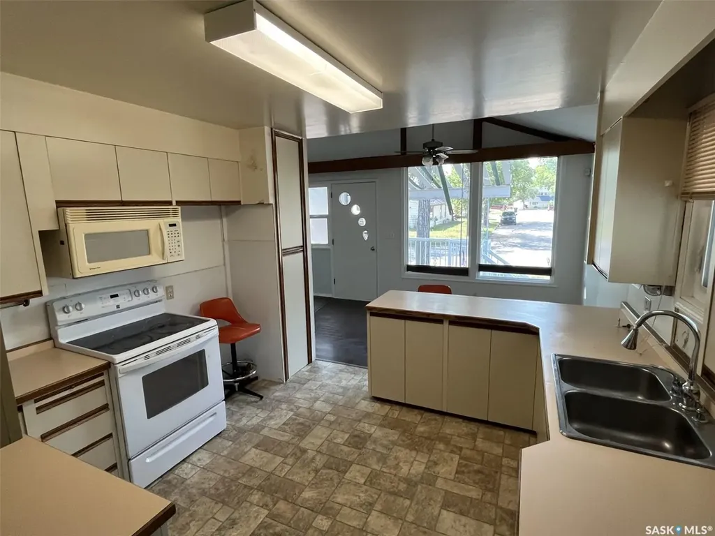 301 7th Avenue W Rosetown SK S0L 2V0