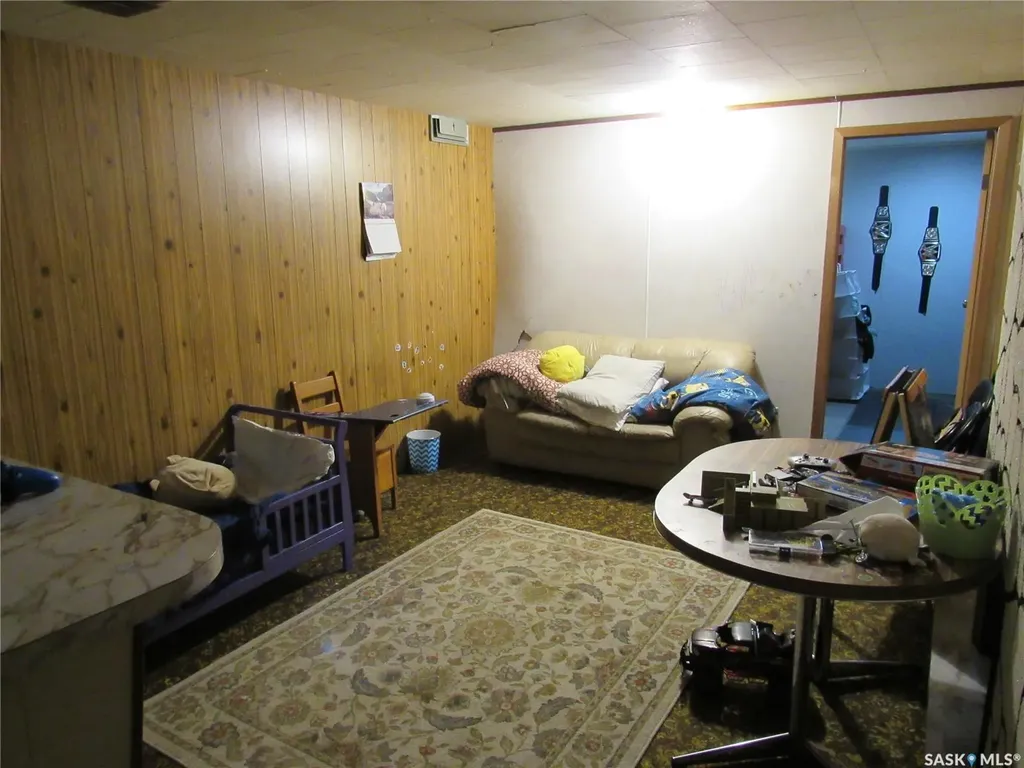 301 7th Avenue W Rosetown SK S0L 2V0