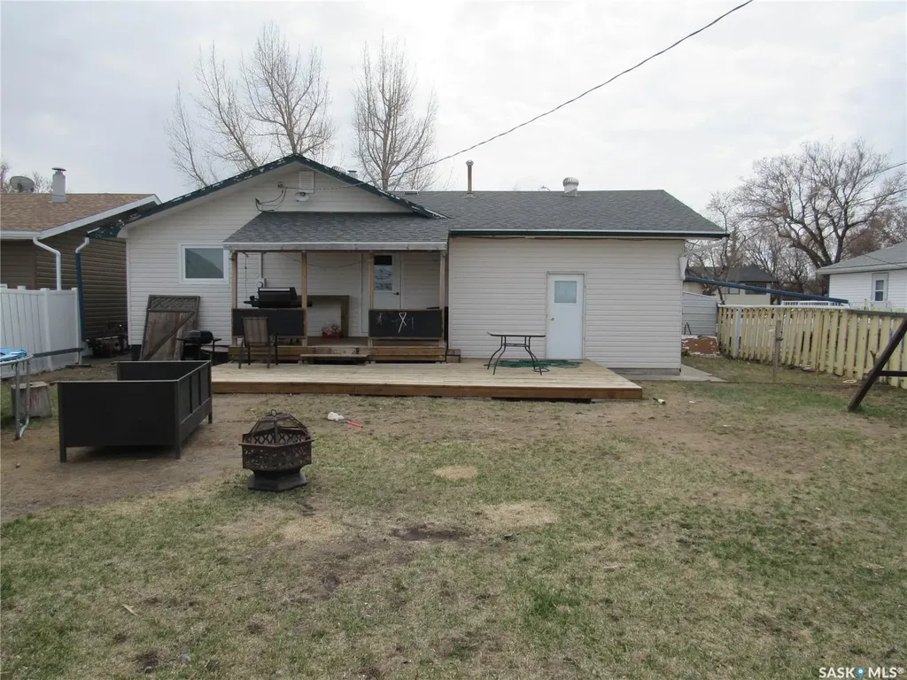 301 7th Avenue W Rosetown SK S0L 2V0