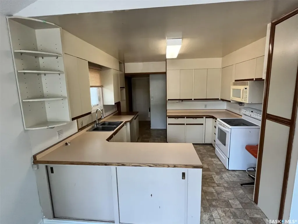 301 7th Avenue W Rosetown SK S0L 2V0