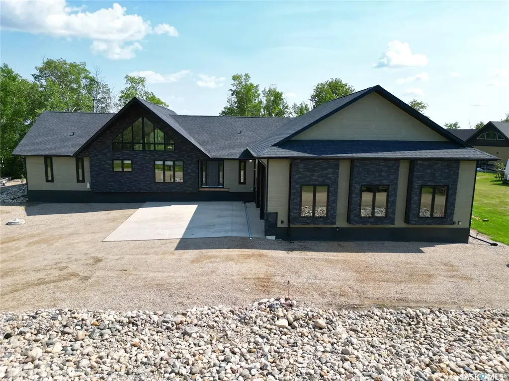 2 Derby Lane Big Shell SK S0J 2G0