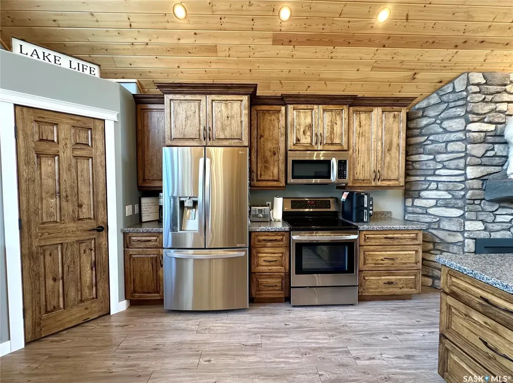 2 Derby Lane Big Shell SK S0J 2G0