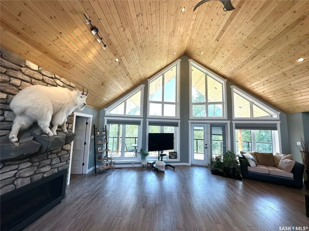 2 Derby Lane Big Shell SK S0J 2G0