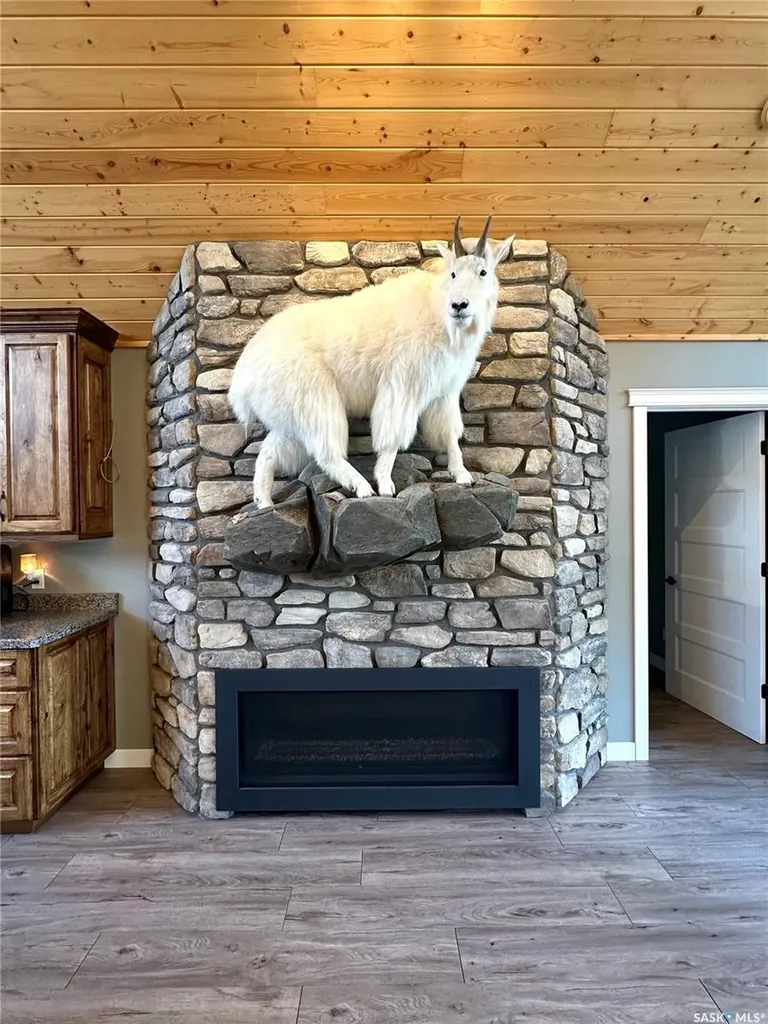 2 Derby Lane Big Shell SK S0J 2G0