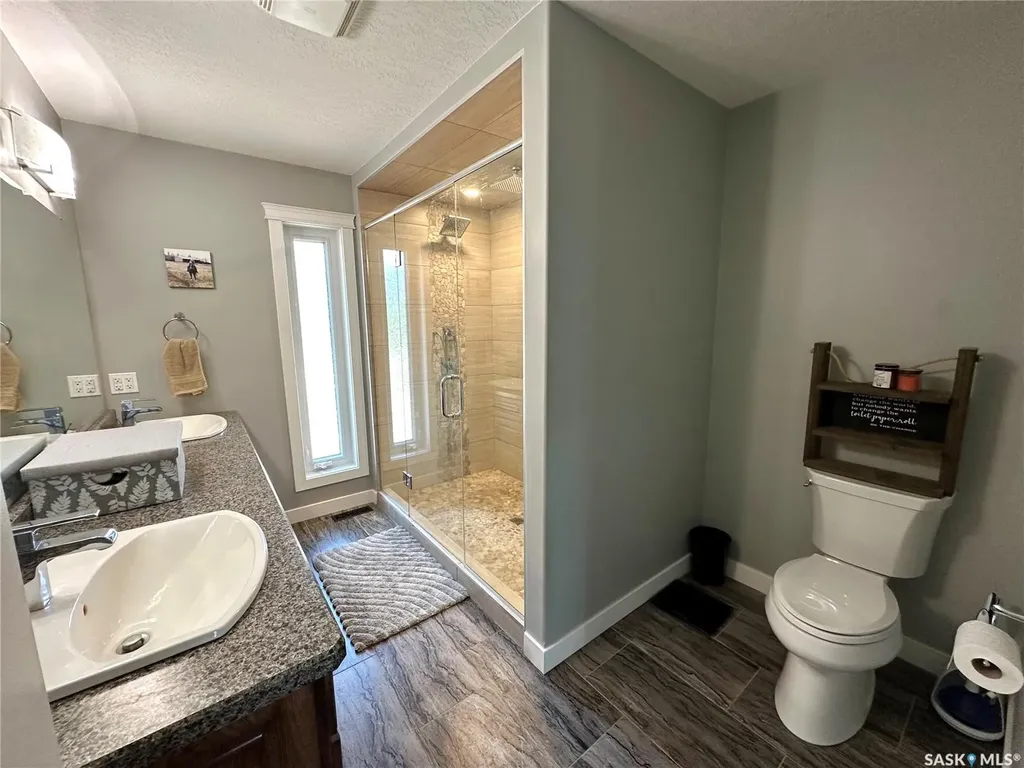 2 Derby Lane Big Shell SK S0J 2G0