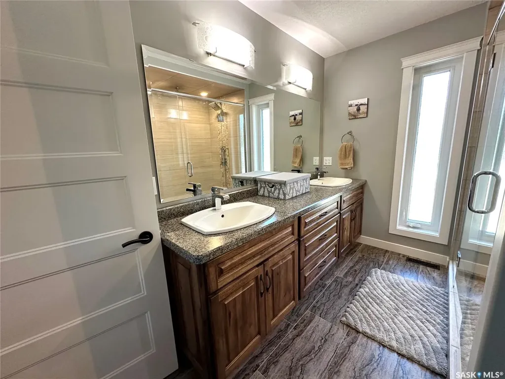 2 Derby Lane Big Shell SK S0J 2G0