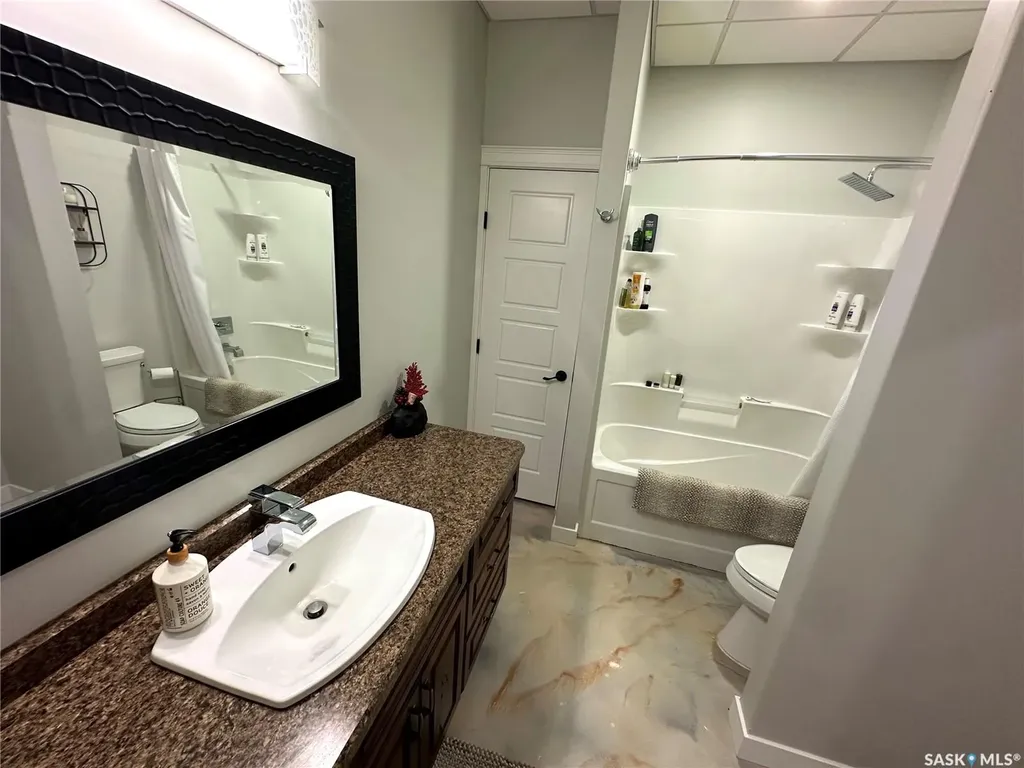 2 Derby Lane Big Shell SK S0J 2G0