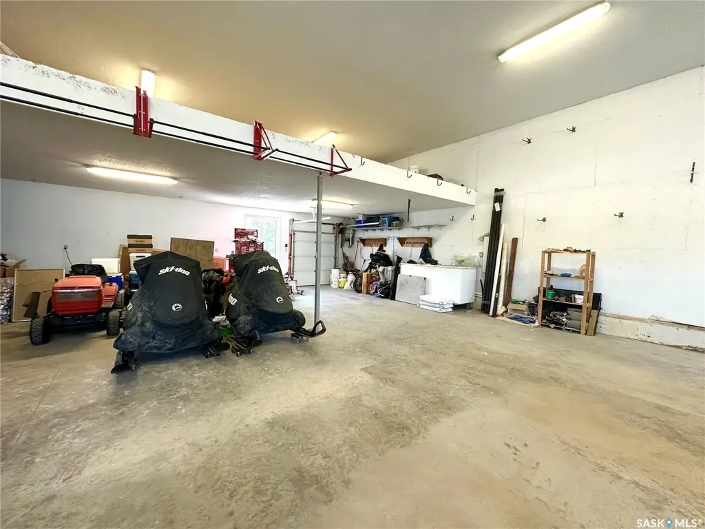 2 Derby Lane Big Shell SK S0J 2G0