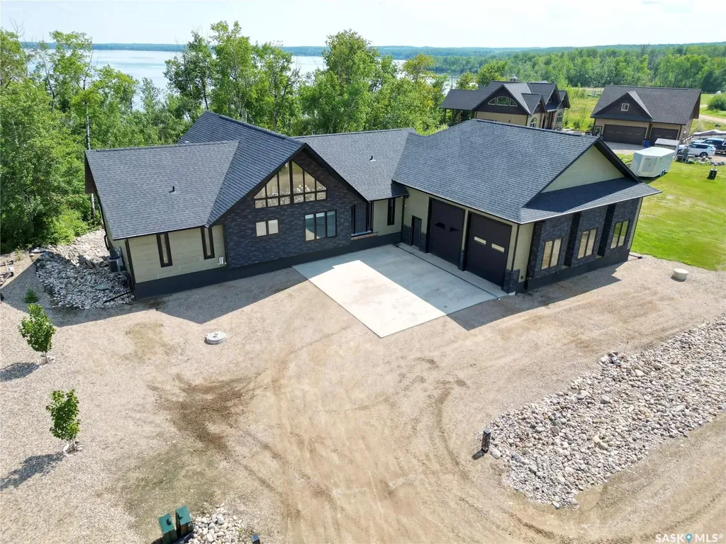 2 Derby Lane Big Shell SK S0J 2G0