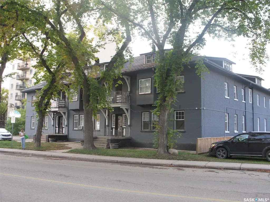 305 Queen Street Saskatoon SK S7K 0M1