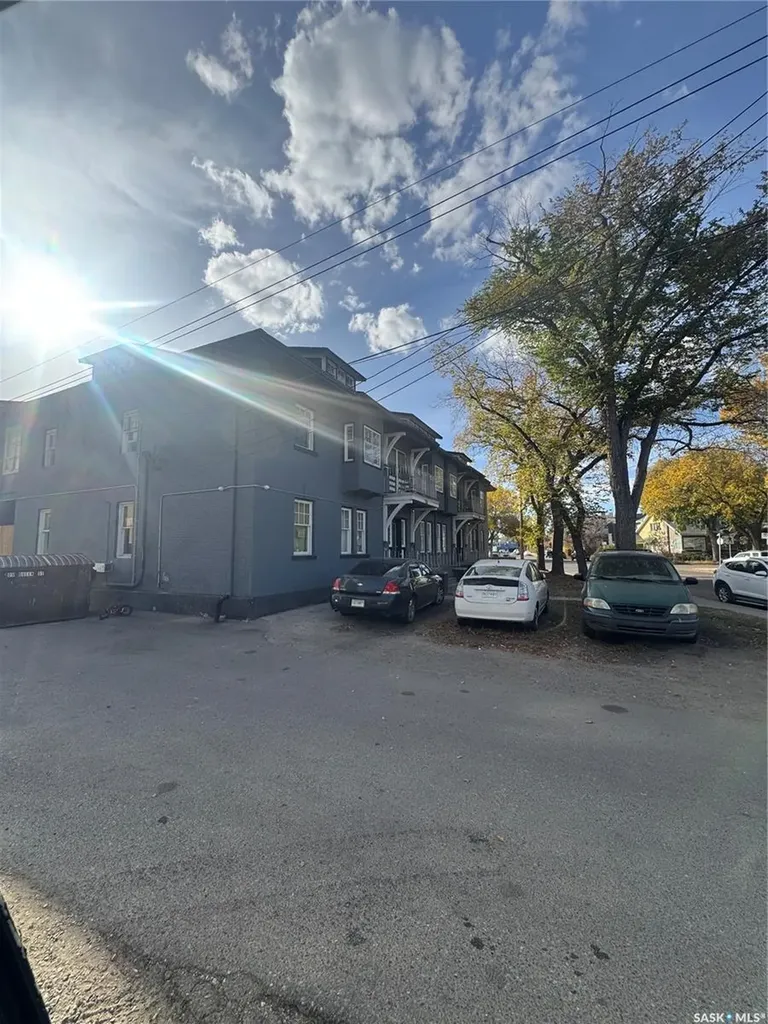 305 Queen Street Saskatoon SK S7K 0M1
