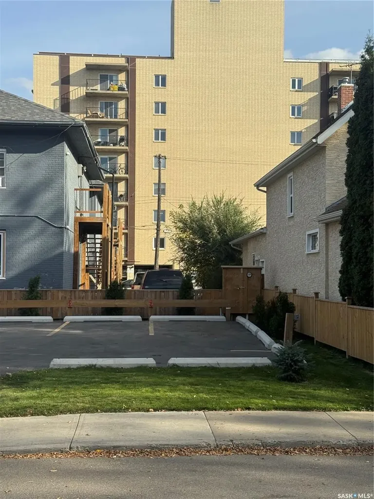 305 Queen Street Saskatoon SK S7K 0M1