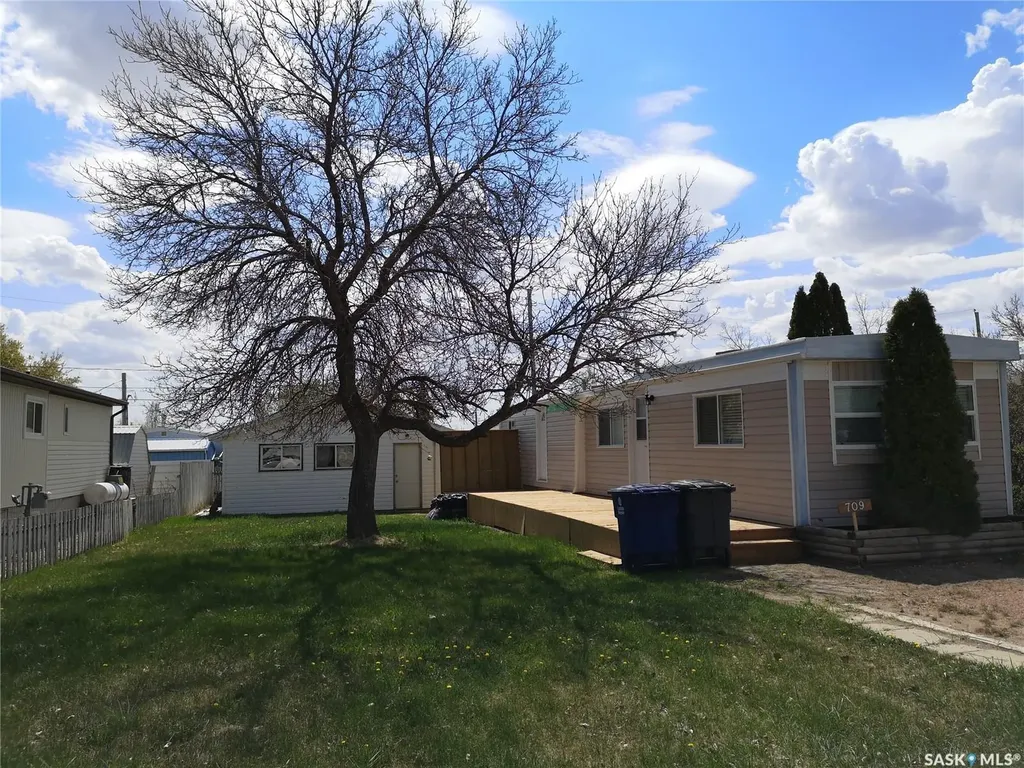709 2nd Avenue W Kindersley SK S0L 1S0