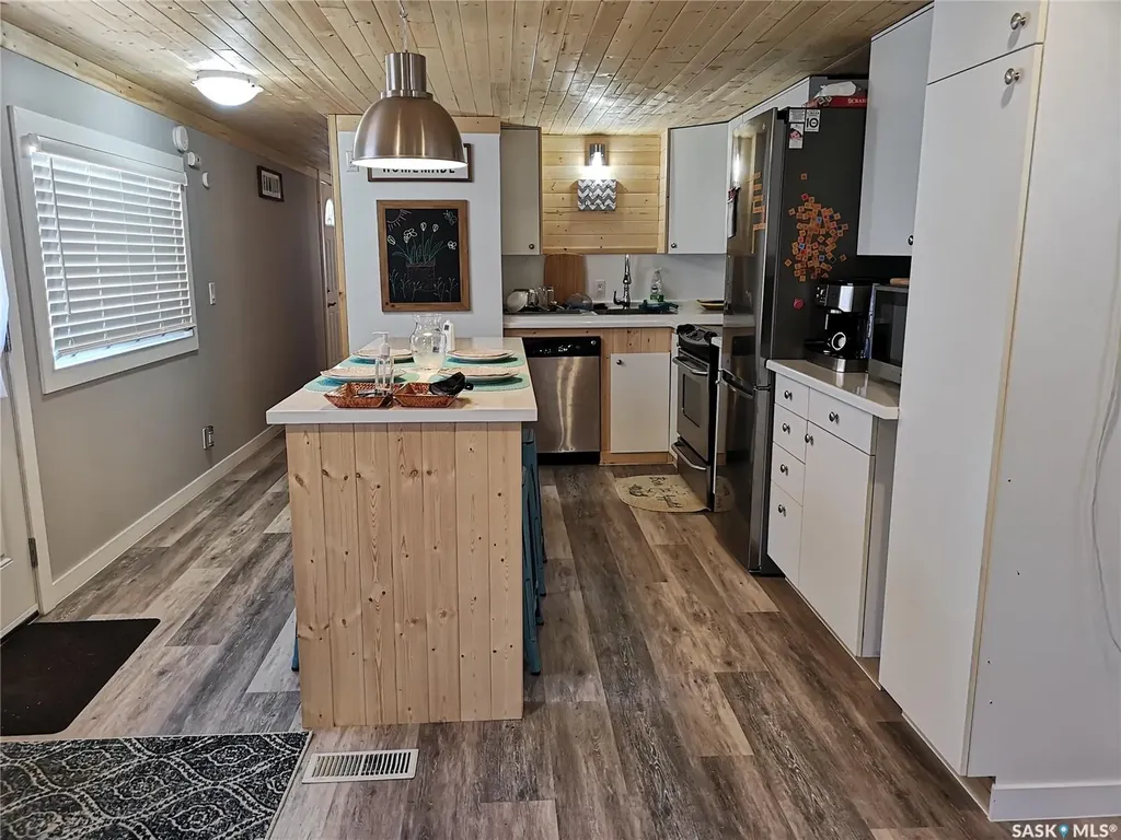 709 2nd Avenue W Kindersley SK S0L 1S0