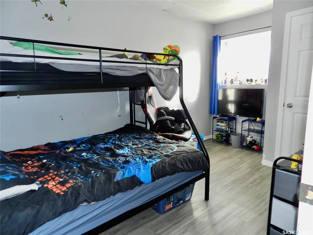 907 Ominica Street E Moose Jaw SK S6H 0J1