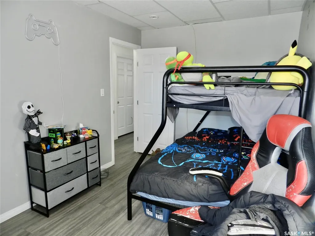 907 Ominica Street E Moose Jaw SK S6H 0J1