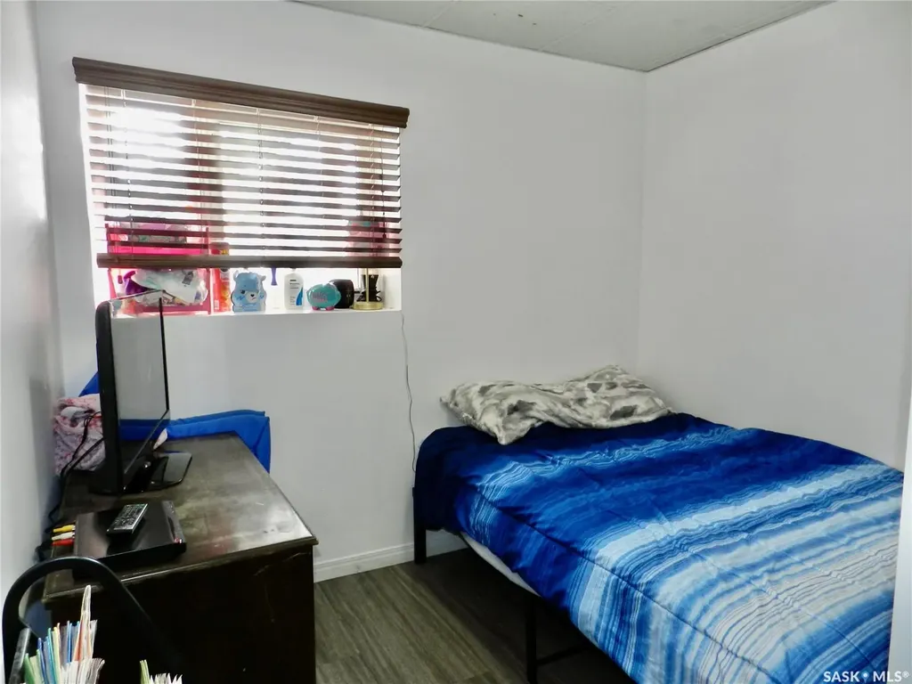 907 Ominica Street E Moose Jaw SK S6H 0J1