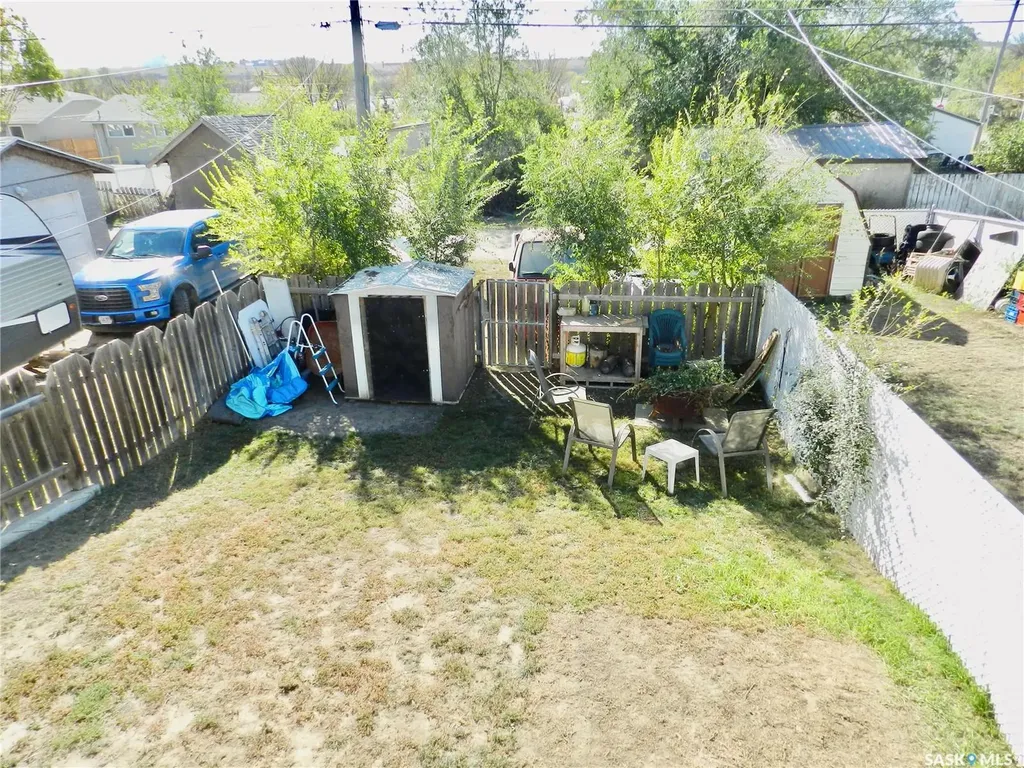 907 Ominica Street E Moose Jaw SK S6H 0J1