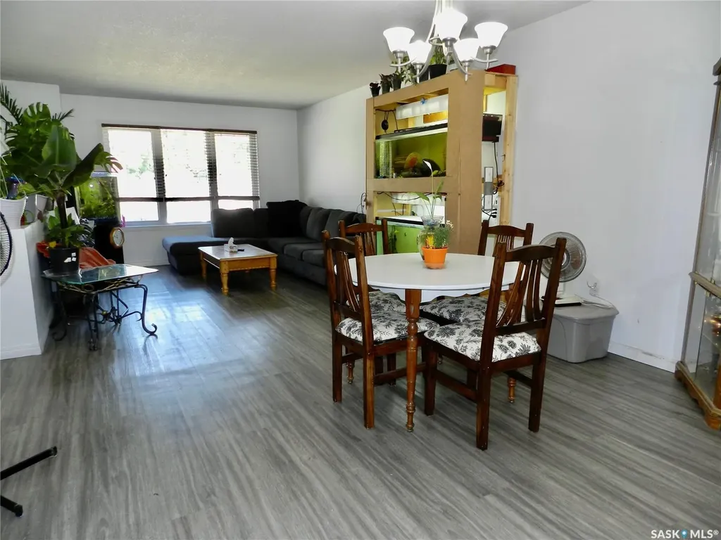 907 Ominica Street E Moose Jaw SK S6H 0J1