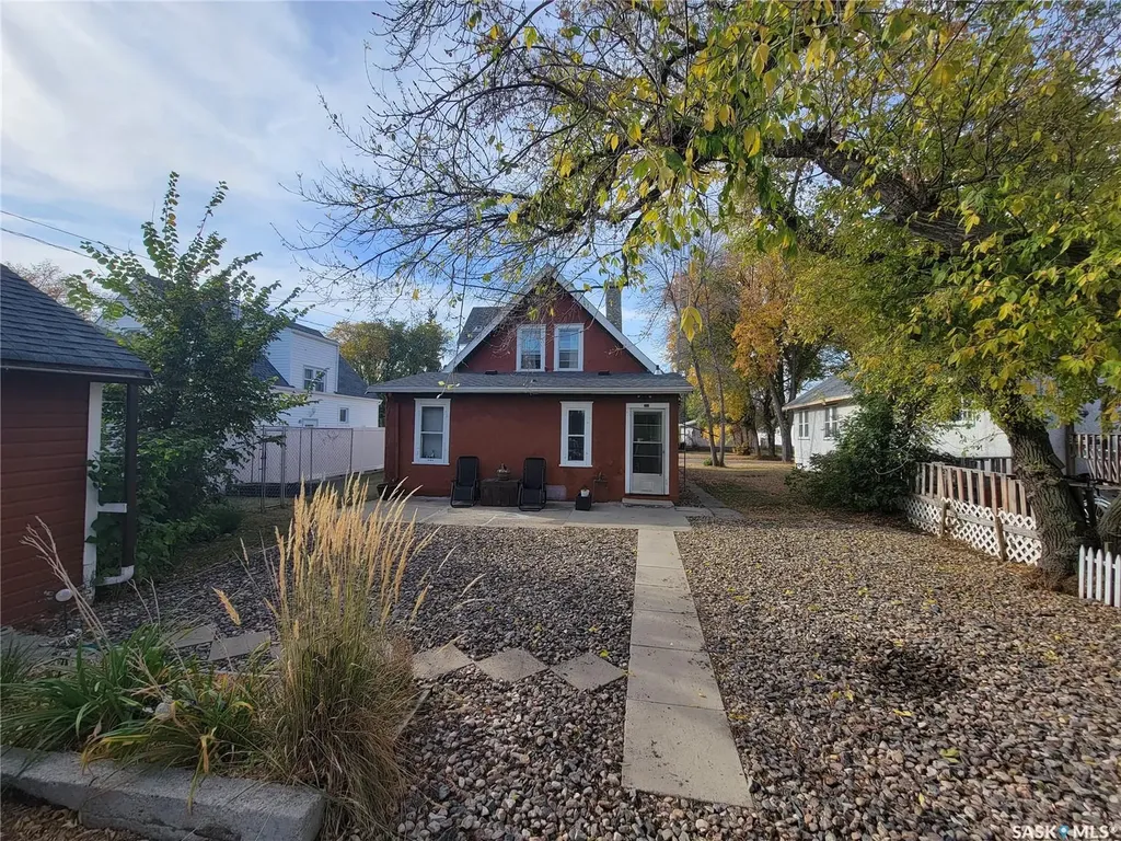 406 1st Street E Wilkie SK S0K 4W0